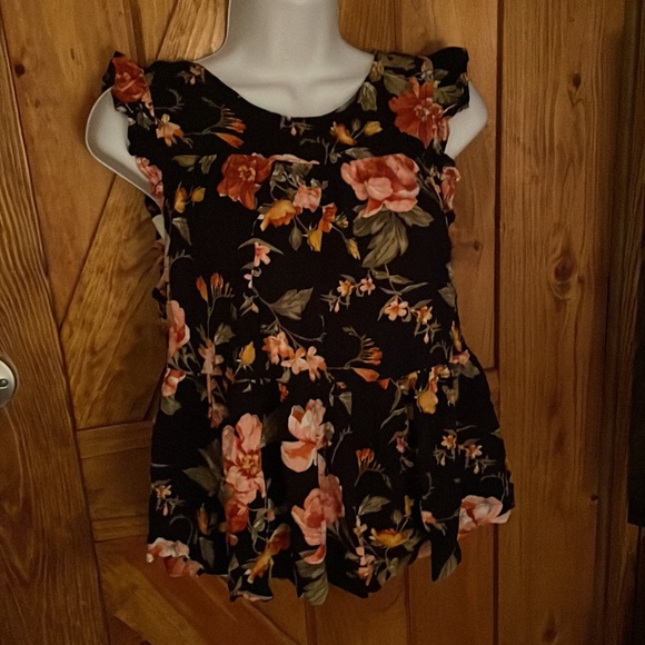 AEO Dark Floral Top 🦅🖤🌹 - Picture 4 of 12